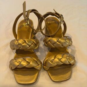 Crown and Ivy Blakey Puff gold dressy sandals.